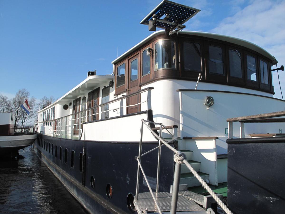 Botel Sailing Home Amsterdam Exterior photo