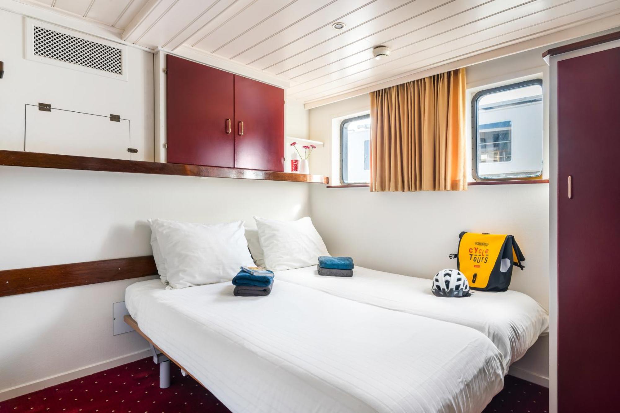 Botel Sailing Home Amsterdam Exterior photo